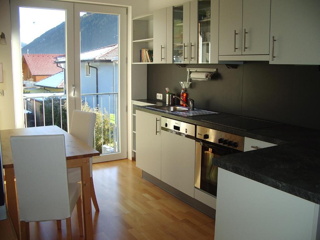 Haus Arosa Apartment Pettneu am Arlberg Ruang foto